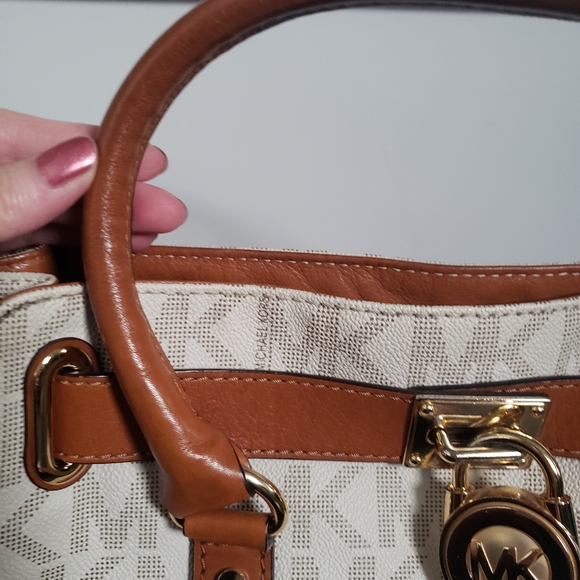 Michael Kors Medium Hamilton Bag - Picture 7 of 16